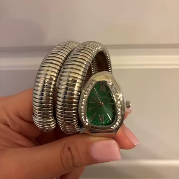 Serpenti Elegant Silver Wrap Women's Watch - Picture 12 of 15